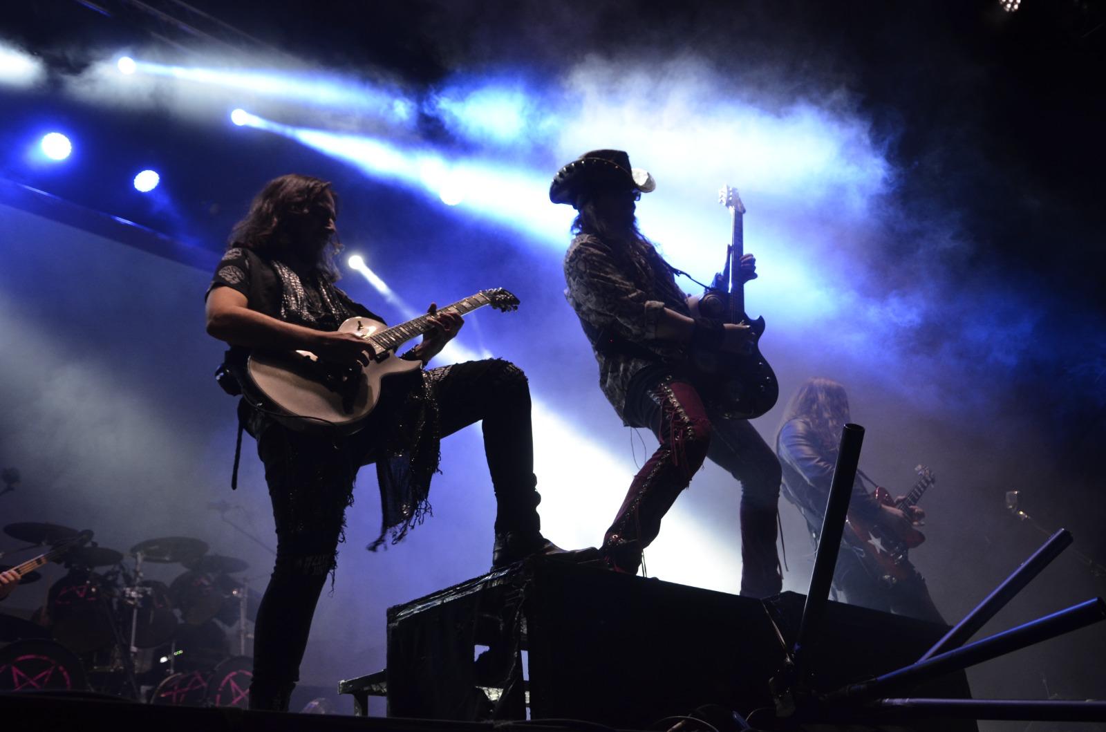 Mago de Oz llena Bembibre de Folk Metal ante un público entregado que coreó sus clásicos 11