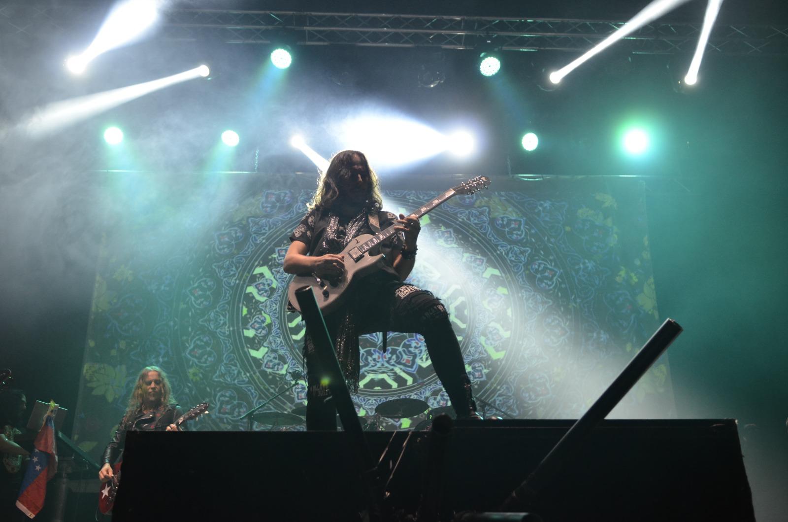 Mago de Oz llena Bembibre de Folk Metal ante un público entregado que coreó sus clásicos 3