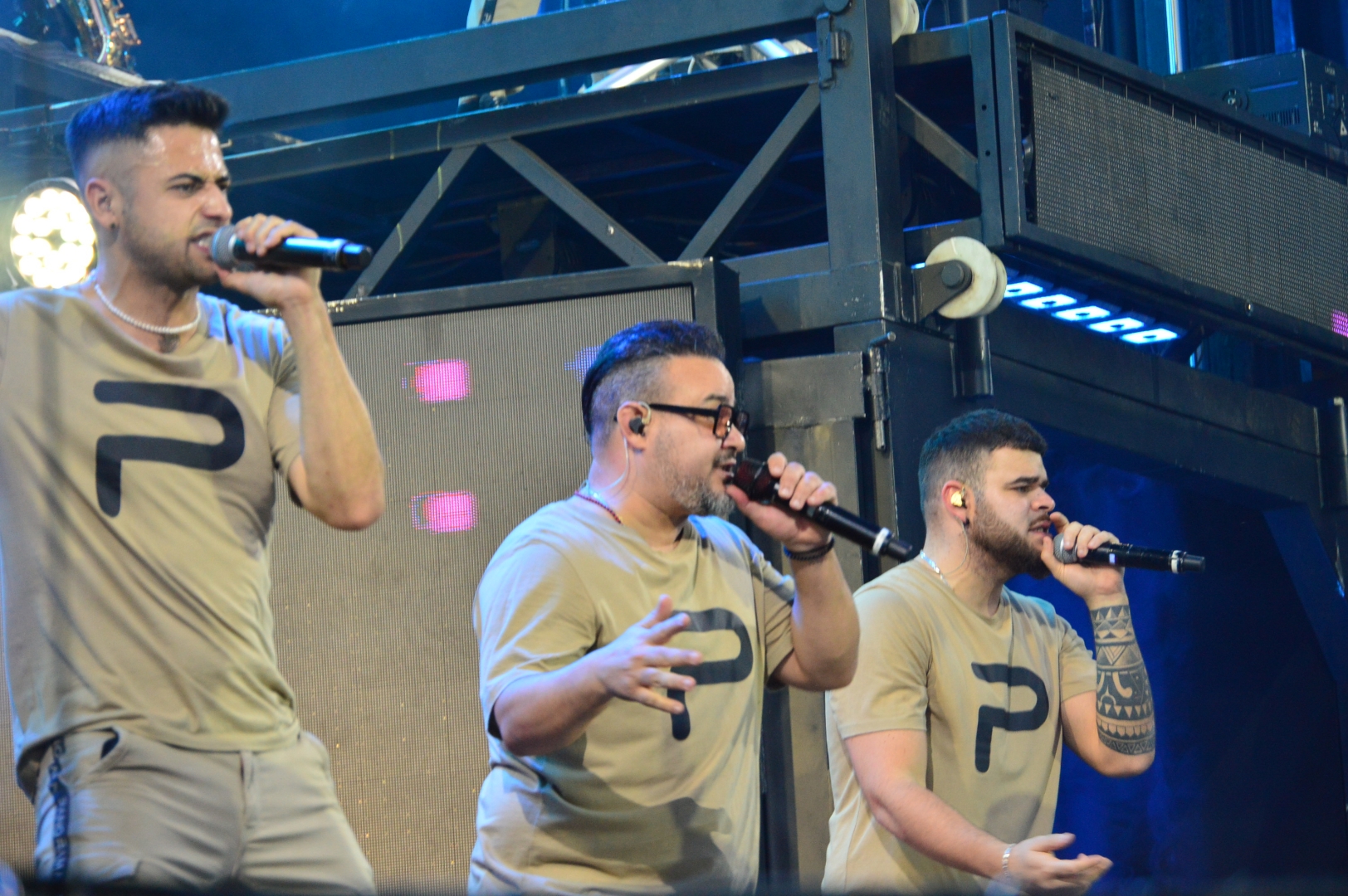 La Orquesta Panorama llena la Plaza de la Constitución celebrando las fiestas de Camponaraya 25