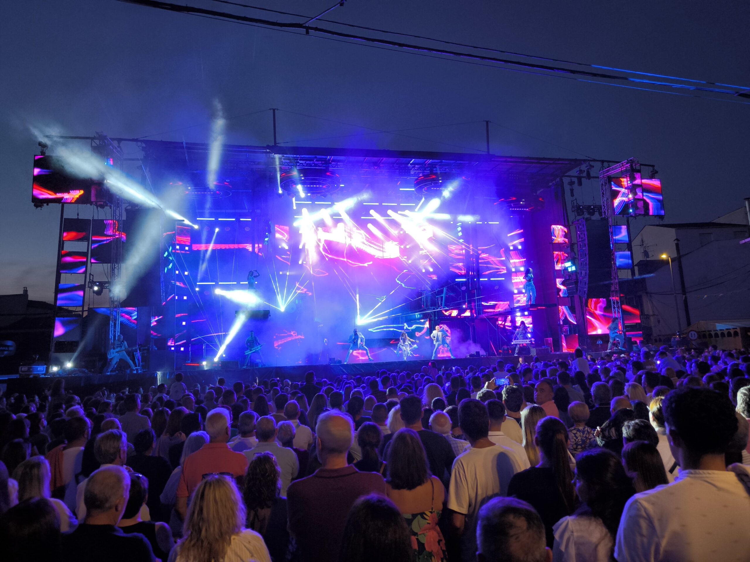 La Orquesta Panorama llena la Plaza de la Constitución celebrando las fiestas de Camponaraya 51