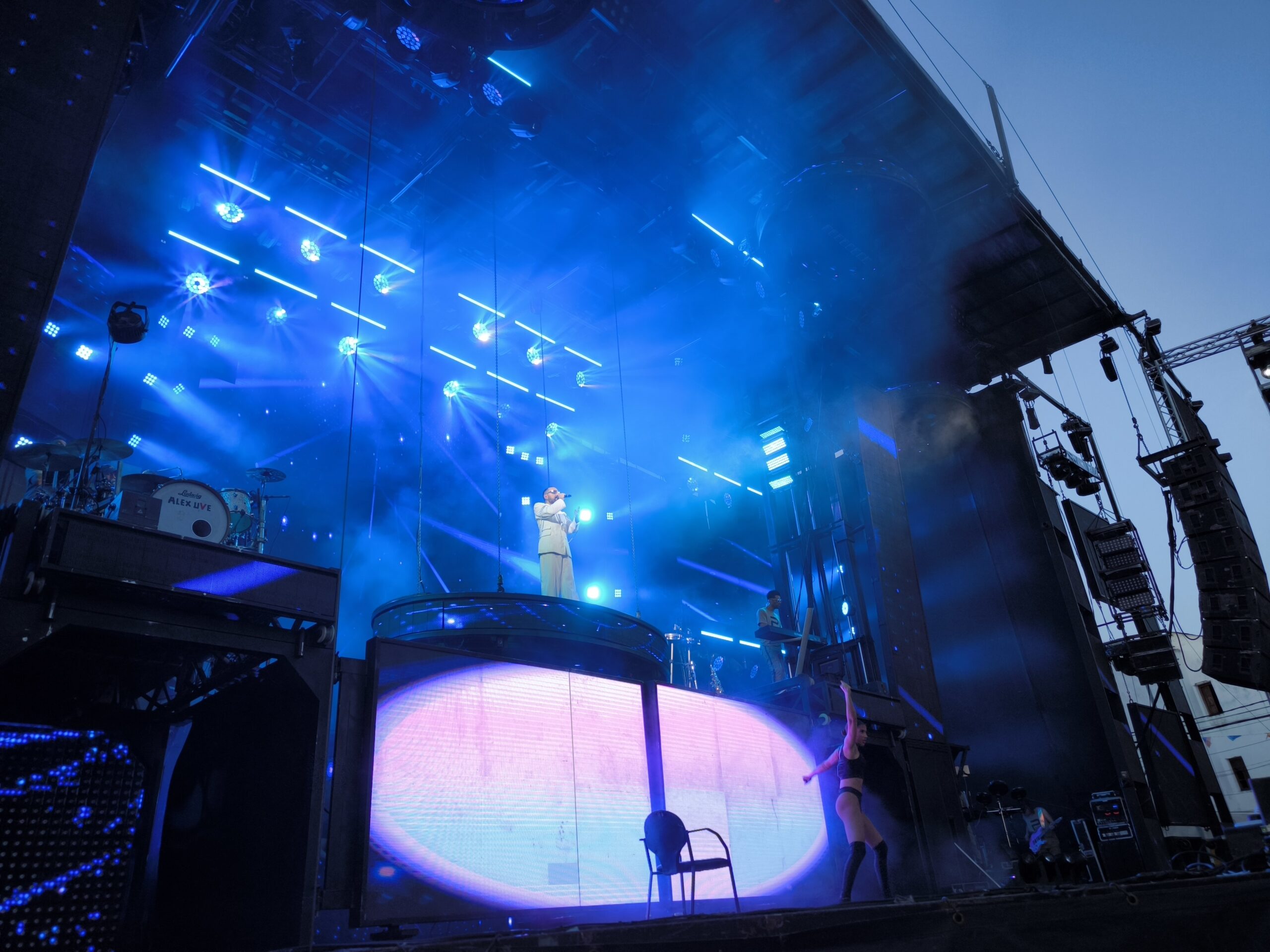 La Orquesta Panorama llena la Plaza de la Constitución celebrando las fiestas de Camponaraya 63