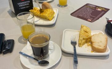 Un usuario de Threads abre debate mostrando el pincho con el café en Ponferrada " En el norte pides un café y te ponen todo esto" 3