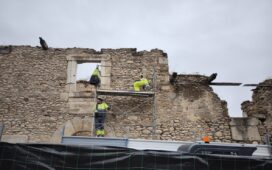 Comienza la restauración del edificio en ruinas de la Calle Gil y Carrasco de Ponferrada 18