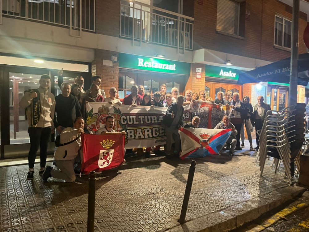 Peñas de la Cultural y la Deportiva viven un derbi pacífico en El Asador El Bierzo 1