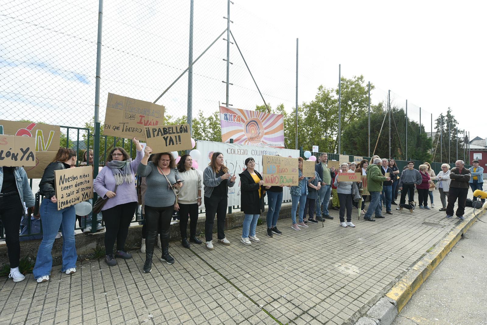 El AMPA del Colegio de Columbrianos exige un pabellón tras 30 años de espera 13