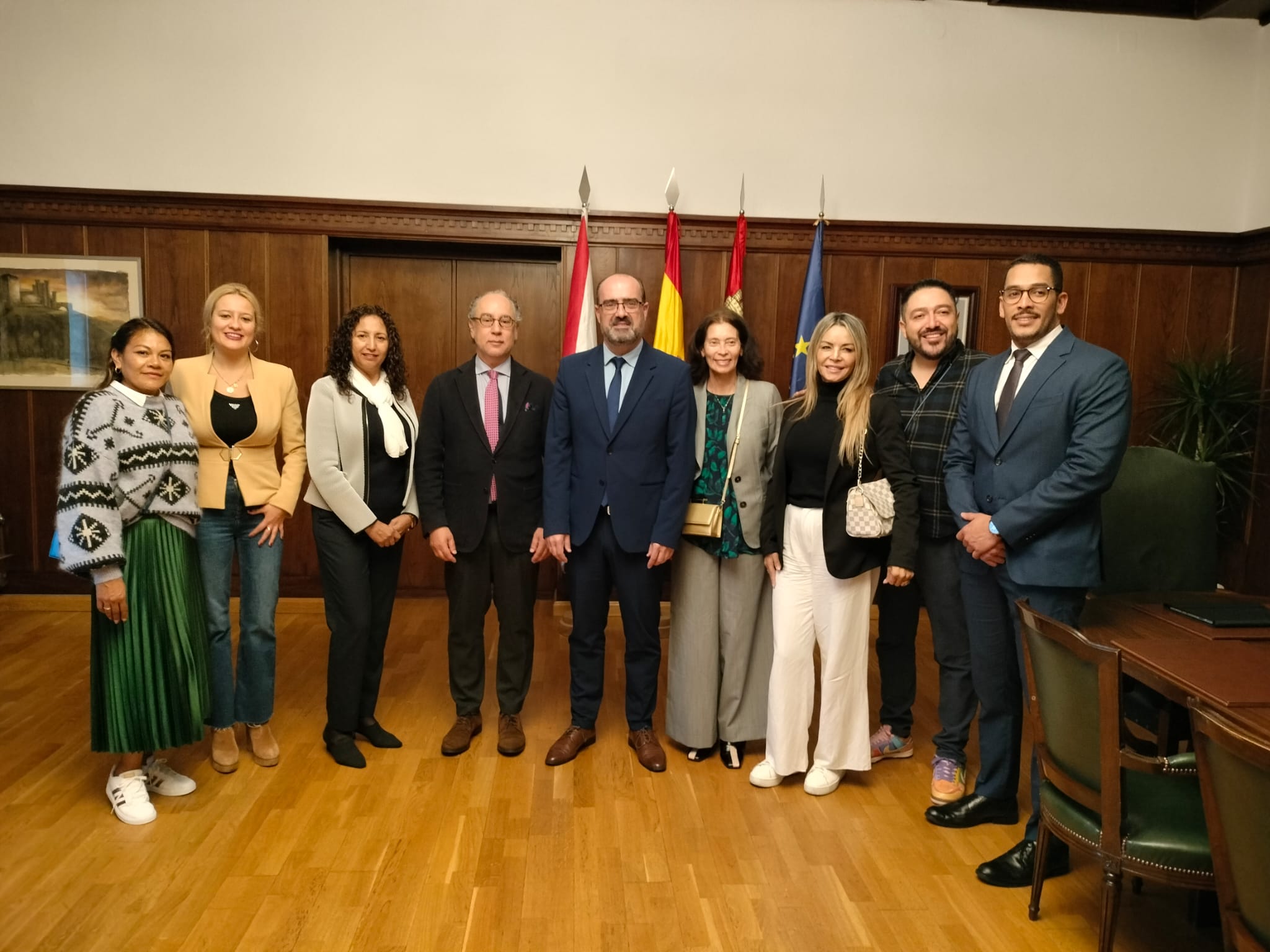 El alcalde Ponferrada, Marco Morala, recibe al cónsul general de Colombia, Rodrigo Pinzón Navarro, en el Ayuntamiento 1