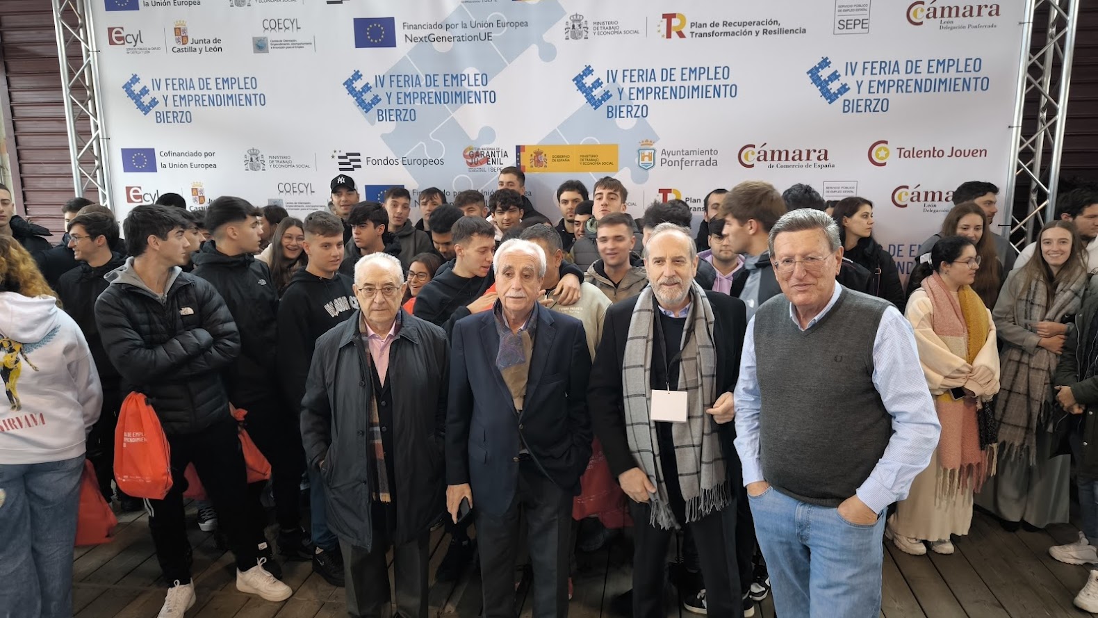 La Feria de Empleo del Bierzo organizada por la Cámara de Comercio abre sus puertas en el Museo del Ferrocarril 4