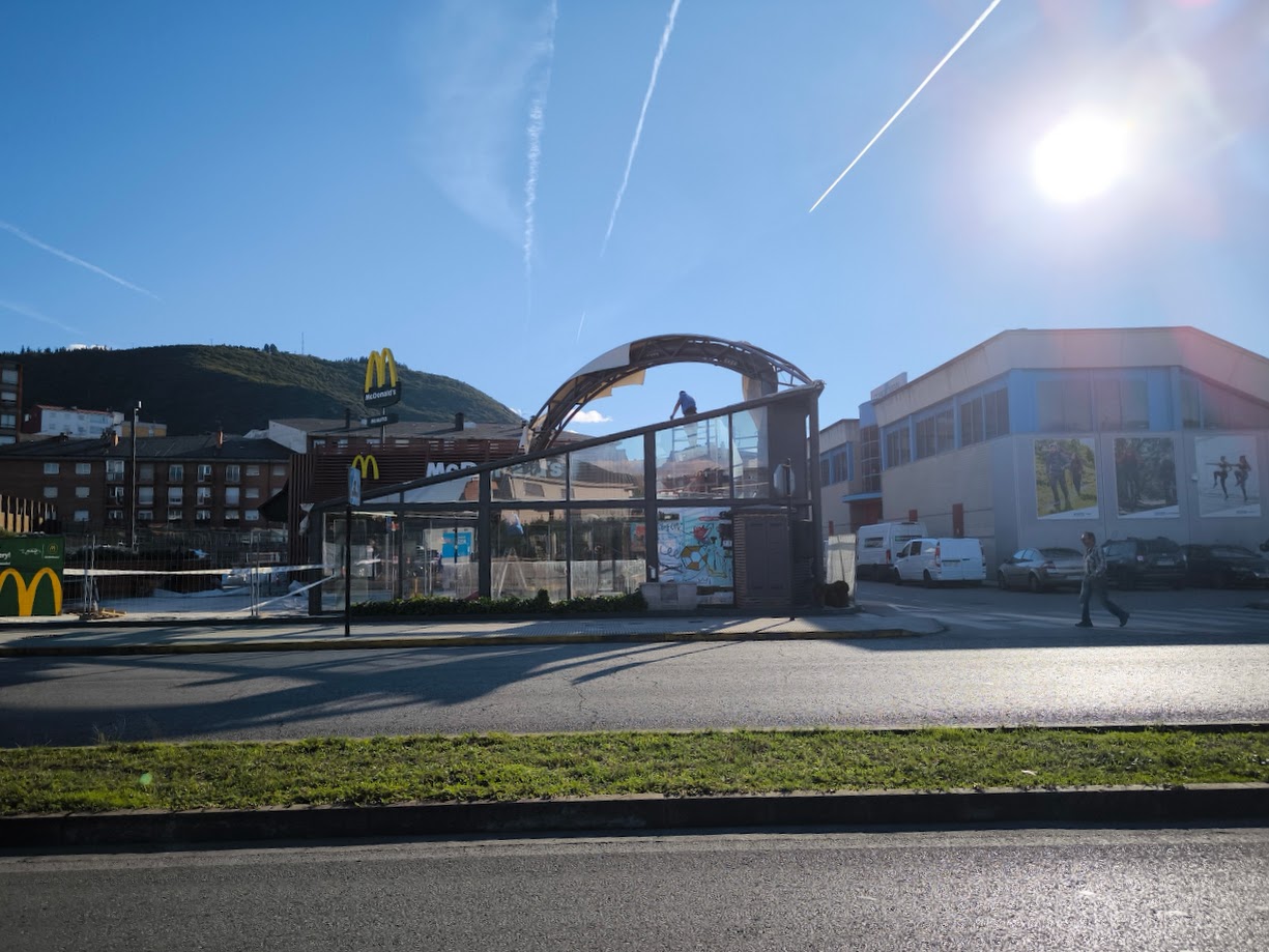 ¿Qué le ha pasado al McDonald’s del Parque Comercial La Herrería de Ponferrada?