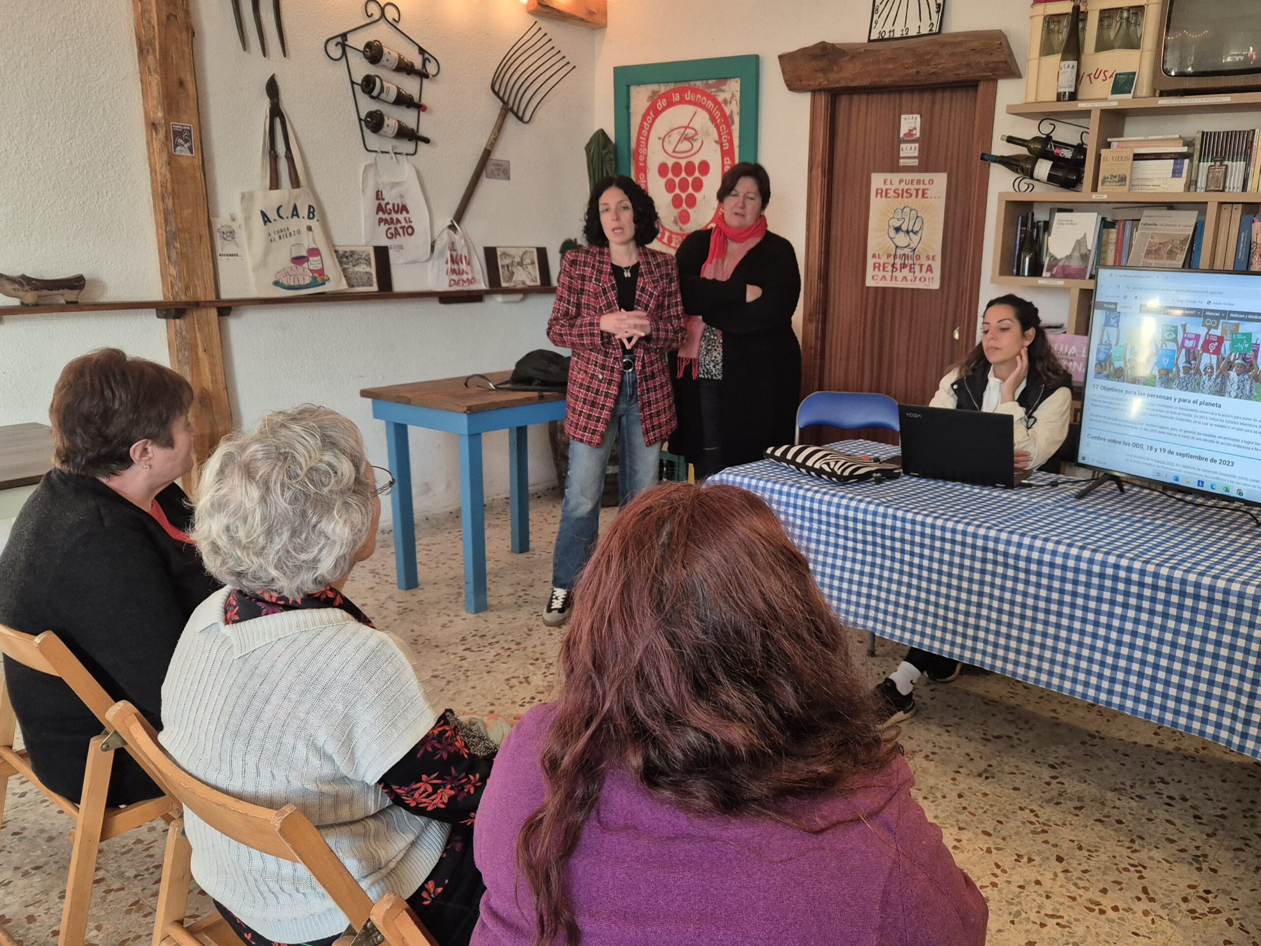 Medio centenar de mujeres del medio rural asistieron a las talleres para aprender a usar el teléfono móvil del Consejo Comarcal del Bierzo 1