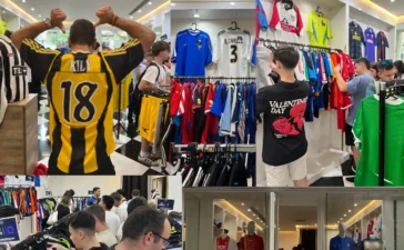 La mayor tienda de camisetas de fútbol retro de España abre en León por tiempo limitado 1