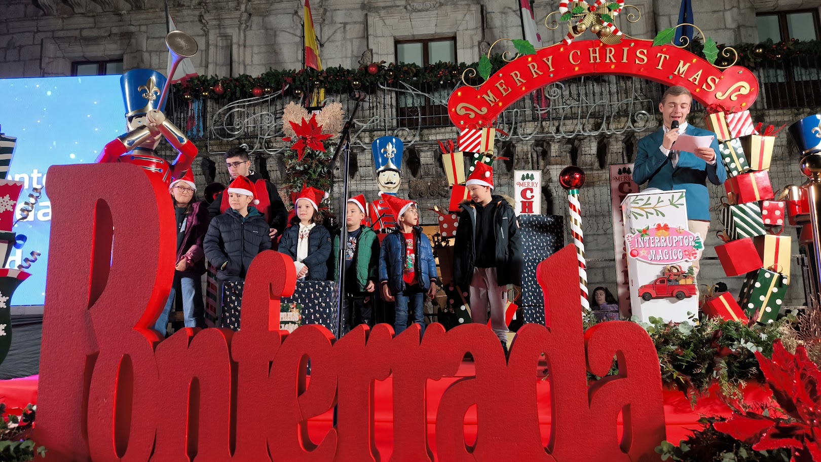 Fotos |Ponferrada se ilumina de Navidad para disfrute de niños y mayores 7