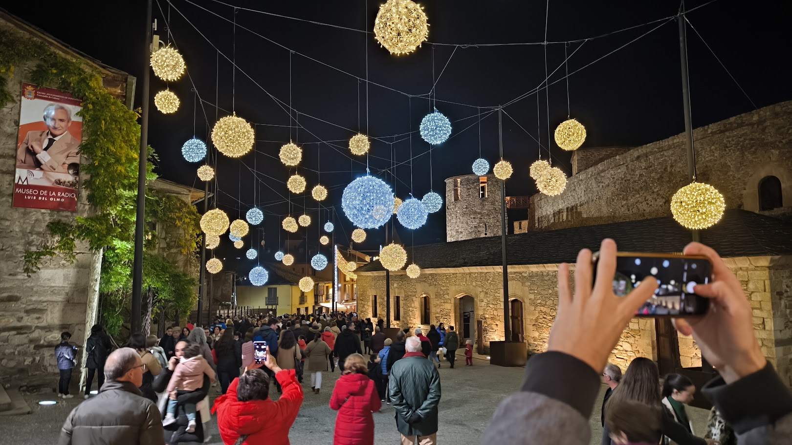 Fotos |Ponferrada se ilumina de Navidad para disfrute de niños y mayores 12