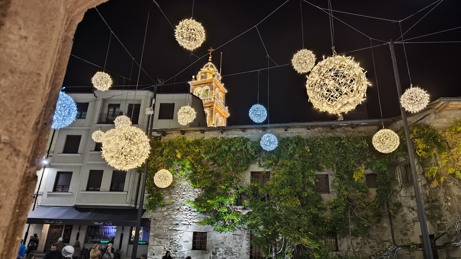 Fotos |Ponferrada se ilumina de Navidad para disfrute de niños y mayores 13