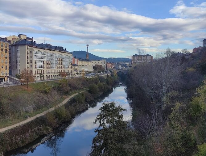 El paseo del río estrenará embarcadero, restaurará la pasarela e incorporará nuevo mobiliario urbano 1