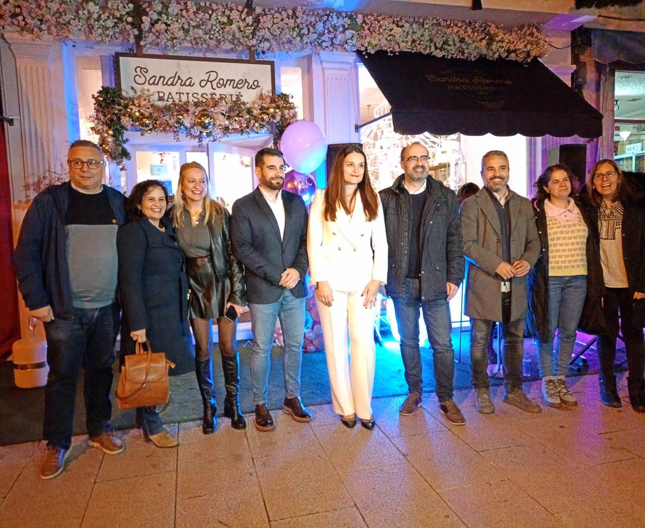 Sandra Romero Patisserie celebra su tercer aniversario inaugurando un atractivo escaparate navideño 1