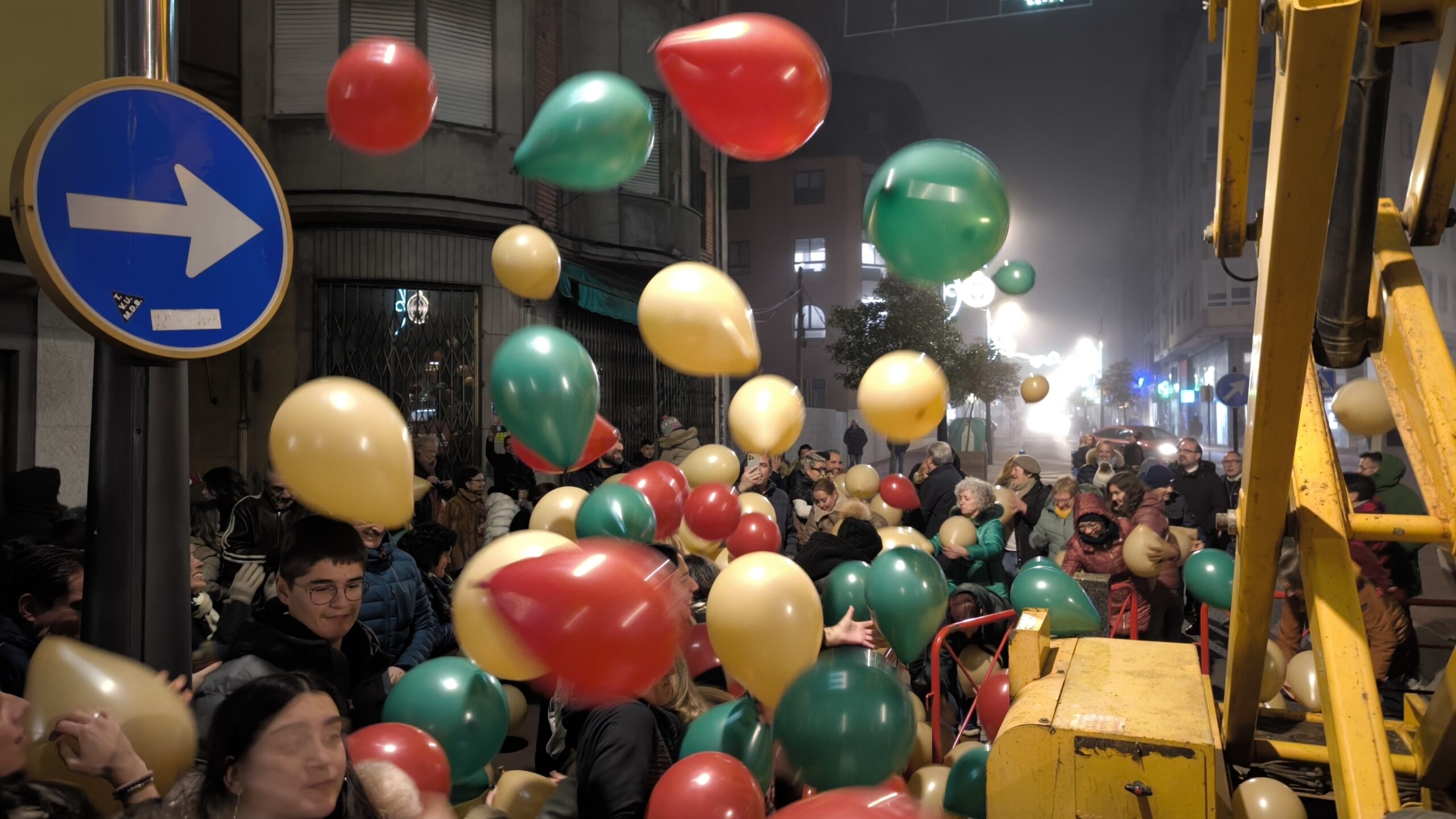 El centro de Ponferrada se llena de ilusión con la gran suelta de globos de Templarium 6