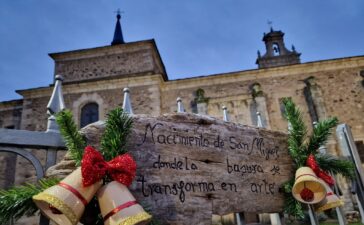 San Miguel de las Dueñas deslumbra un año más con su emblemático Nacimiento reciclable 18