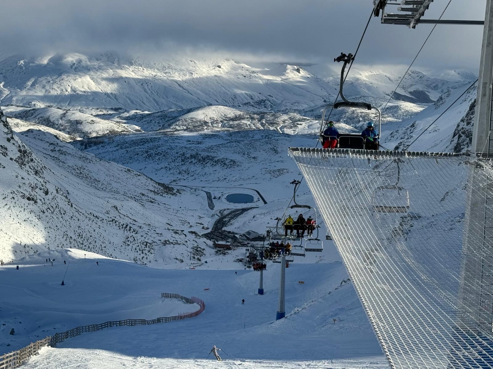 San Isidro y Valle Laciana-Leitariegos reciben 3.500 visitantes el primer fin de semana de la temporada 1