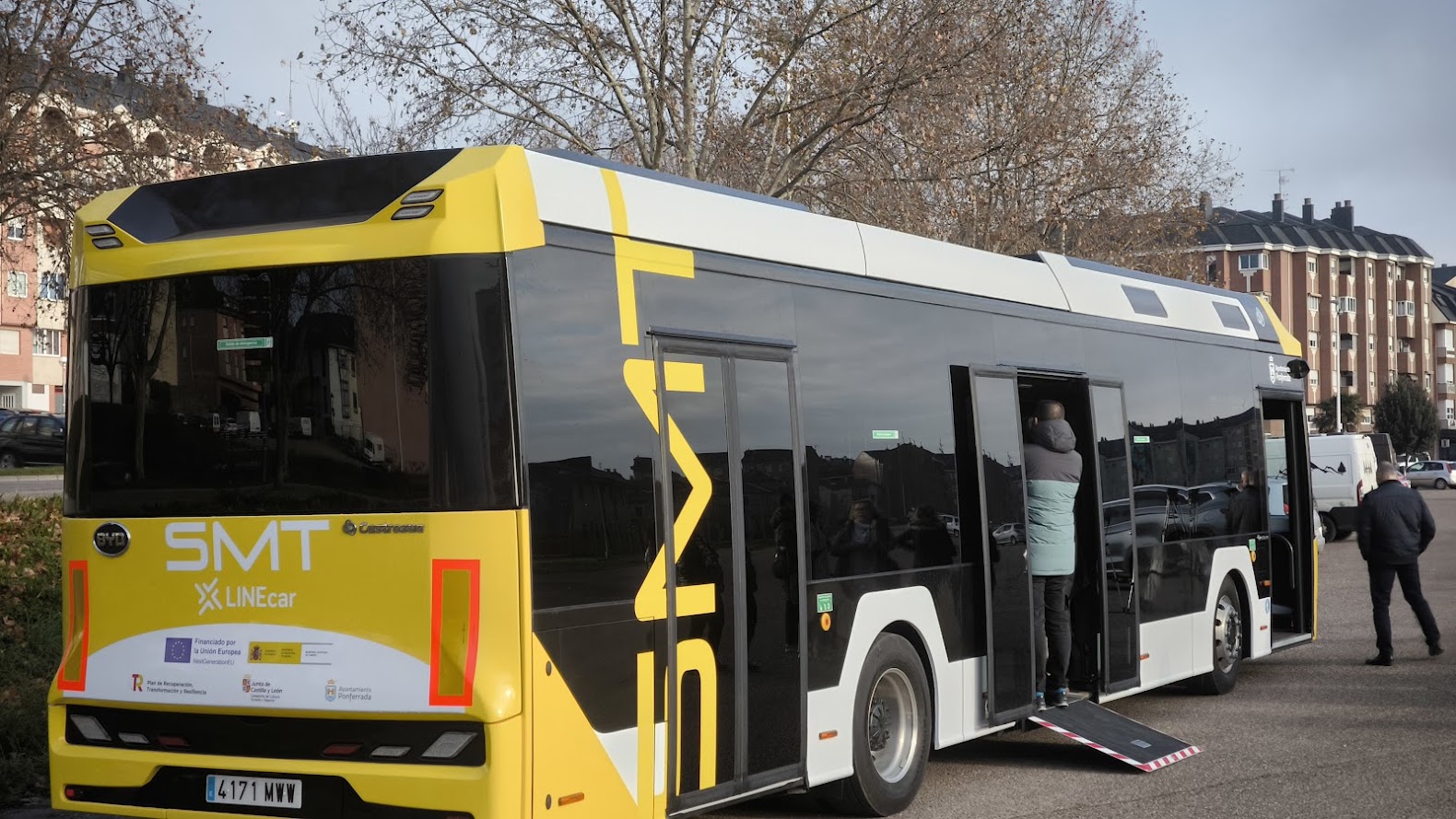 Ponferrada estrena un nuevo autobús eléctrico que comenzará a dar servicio de manera inmediata 2