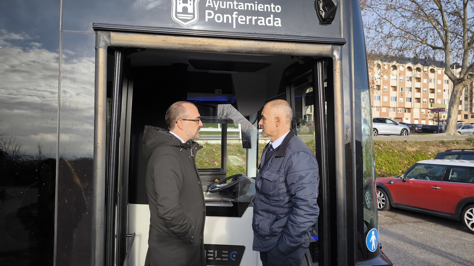 Ponferrada estrena un nuevo autobús eléctrico que comenzará a dar servicio de manera inmediata 4