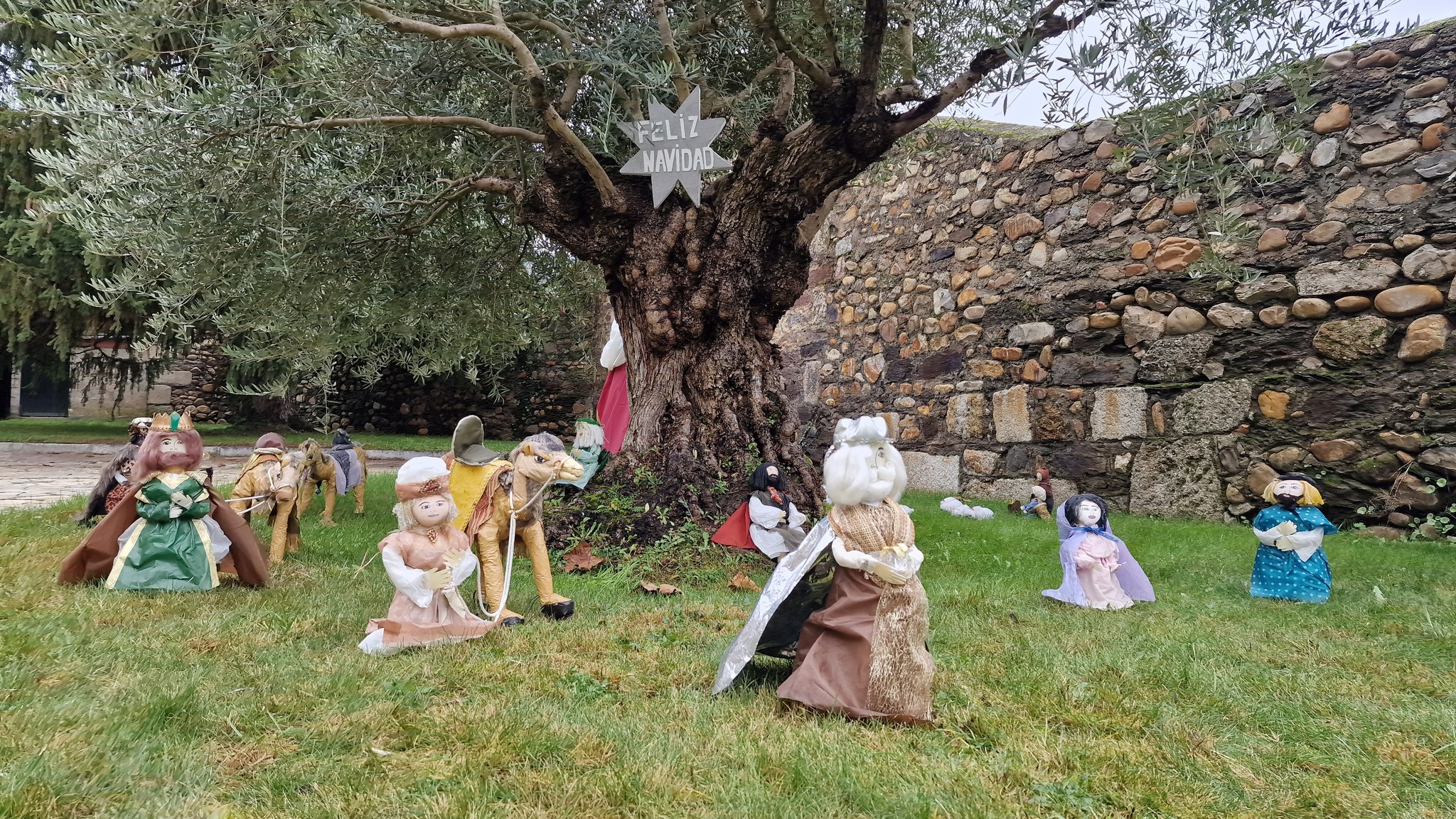 San Miguel de las Dueñas deslumbra un año más con su emblemático Nacimiento reciclable 5