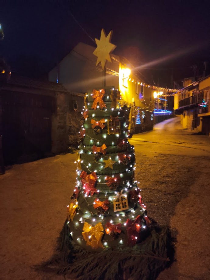 Villanueva de Valdueza enciende la Navidad con la inauguración de la decoración del pueblo 15