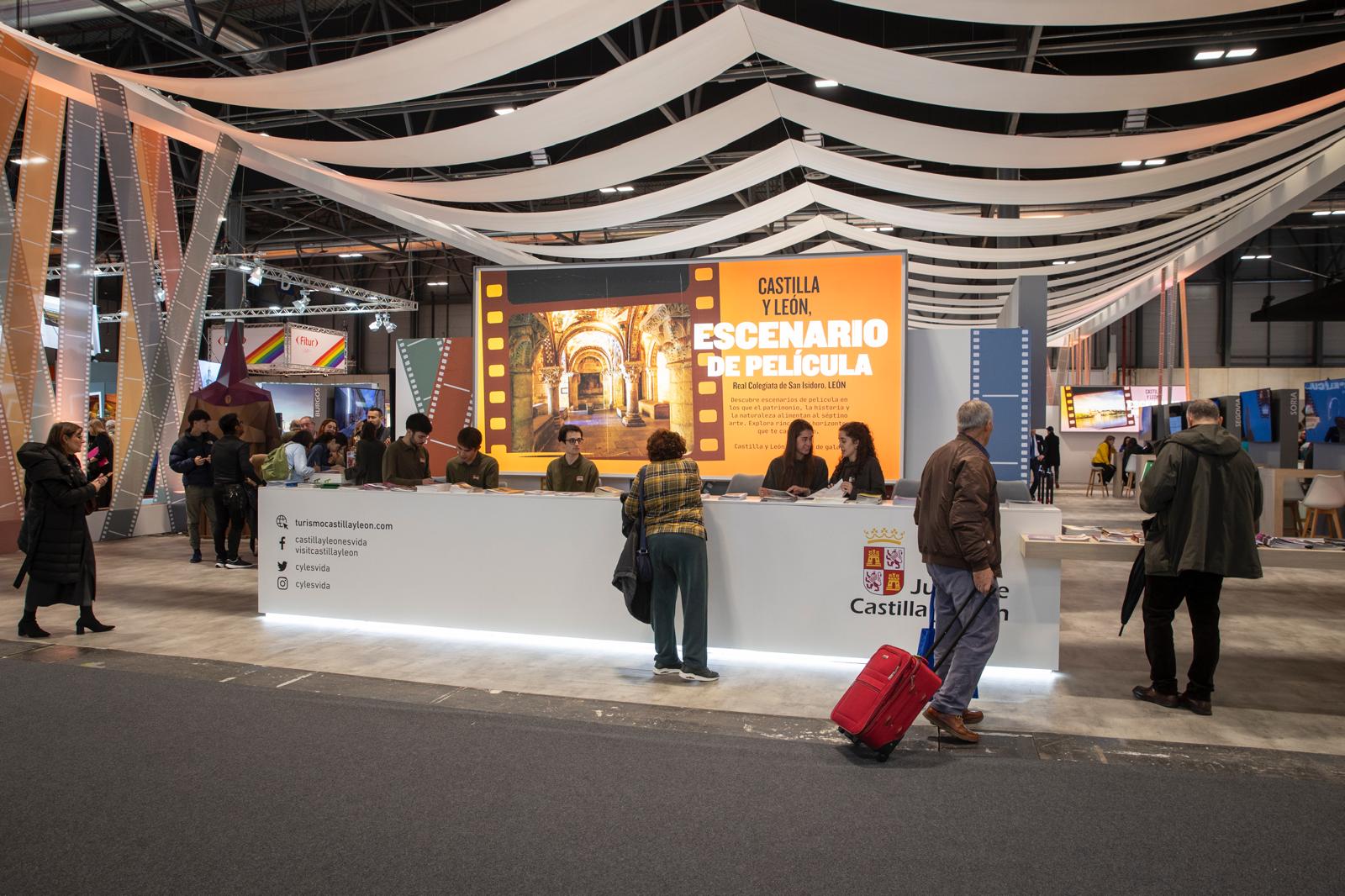 Los Reyes de España visitan el stand de la Junta en FITUR para conocer la oferta turística de Castilla y León como escenario de película 2