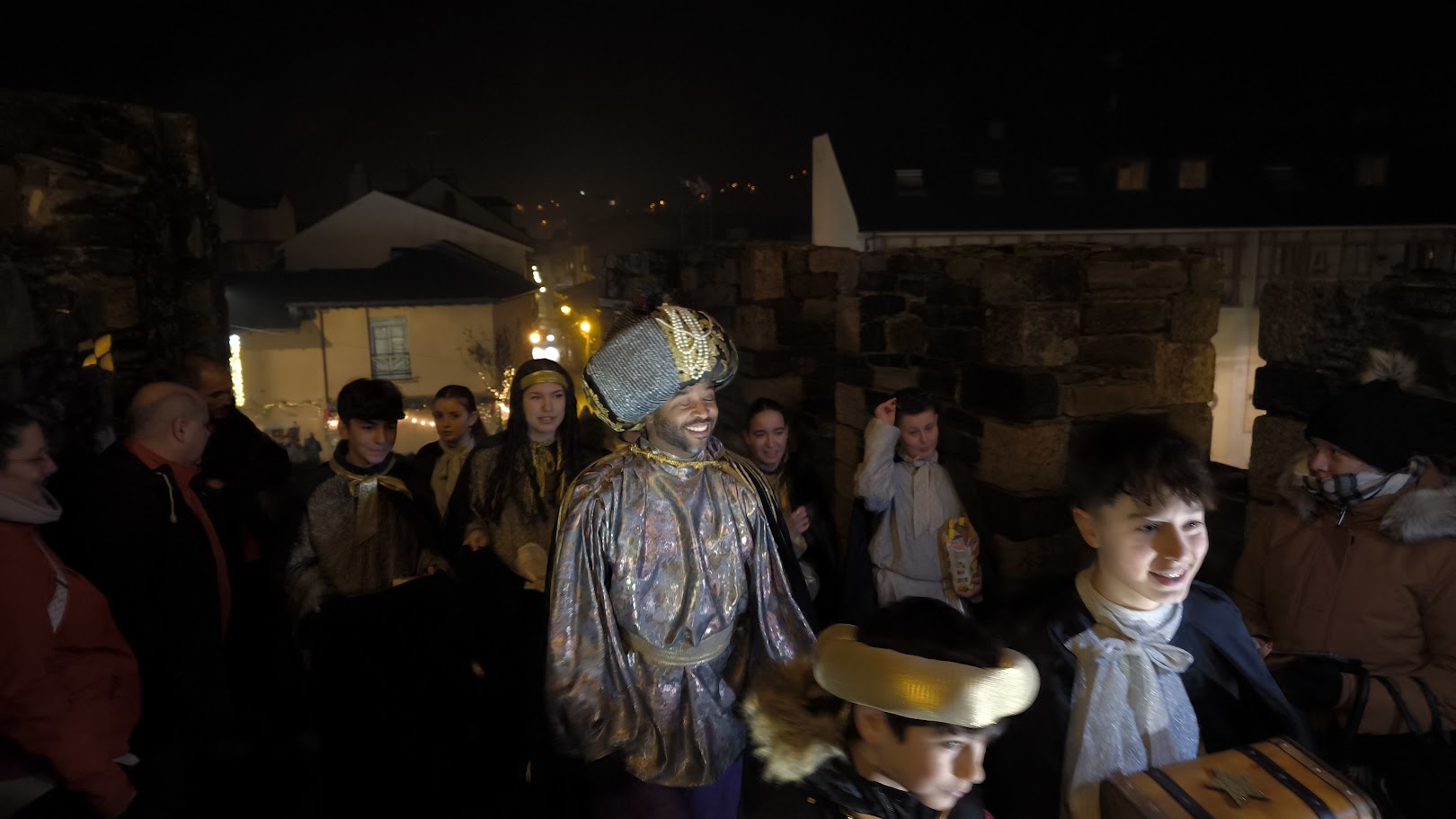 El Mago Chalupa desafía a la lluvia y llega a Ponferrada para cumplir su misión de emisario de los Reyes Magos 10