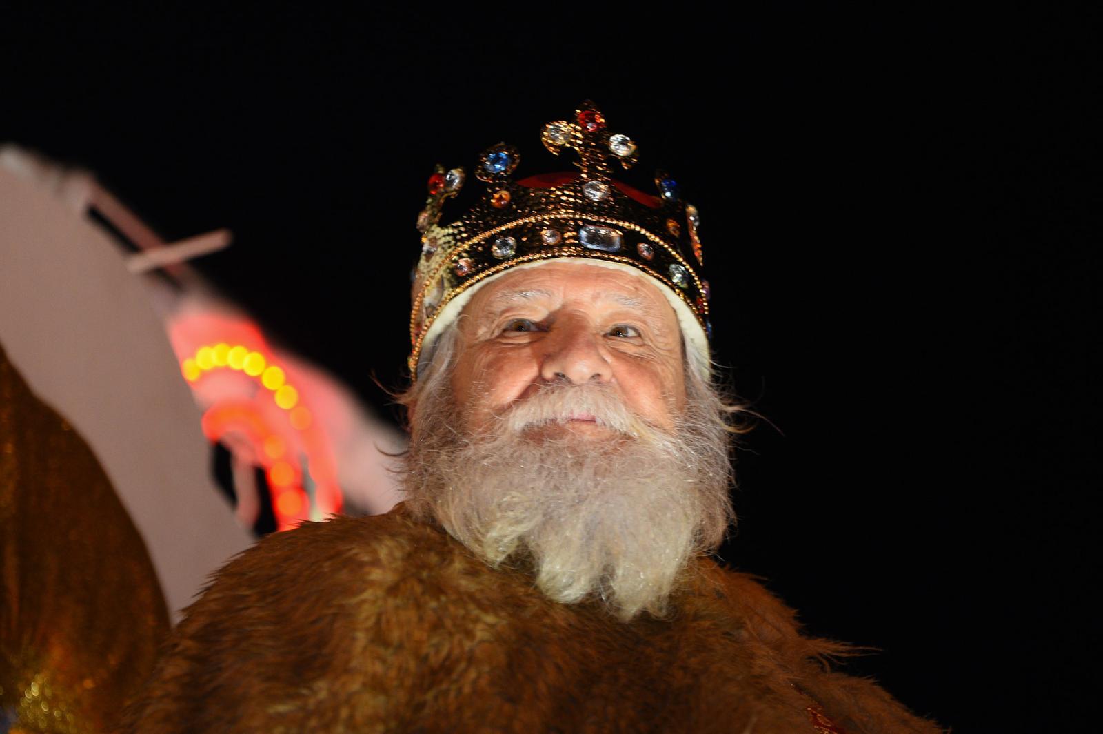 Los ponferradinos reciben a los Reyes Magos y el Mago Chalupa bajo la lluvia 10