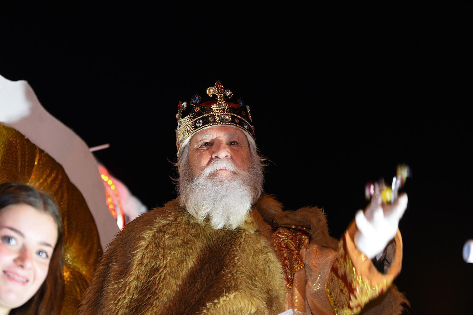 Los ponferradinos reciben a los Reyes Magos y el Mago Chalupa bajo la lluvia 2