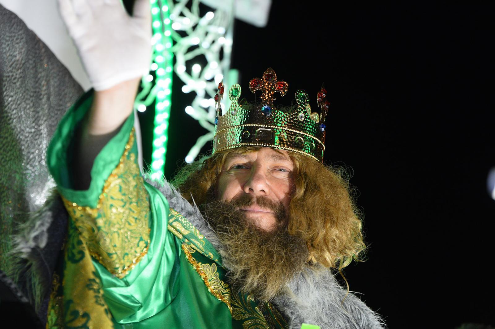 Los ponferradinos reciben a los Reyes Magos y el Mago Chalupa bajo la lluvia 3