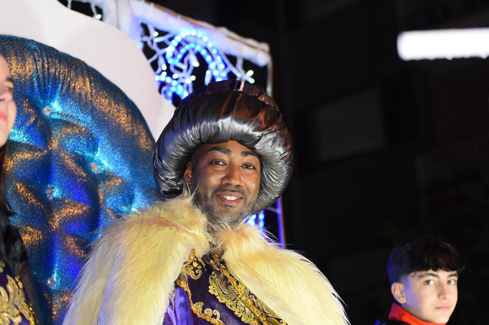 Los ponferradinos reciben a los Reyes Magos y el Mago Chalupa bajo la lluvia 7