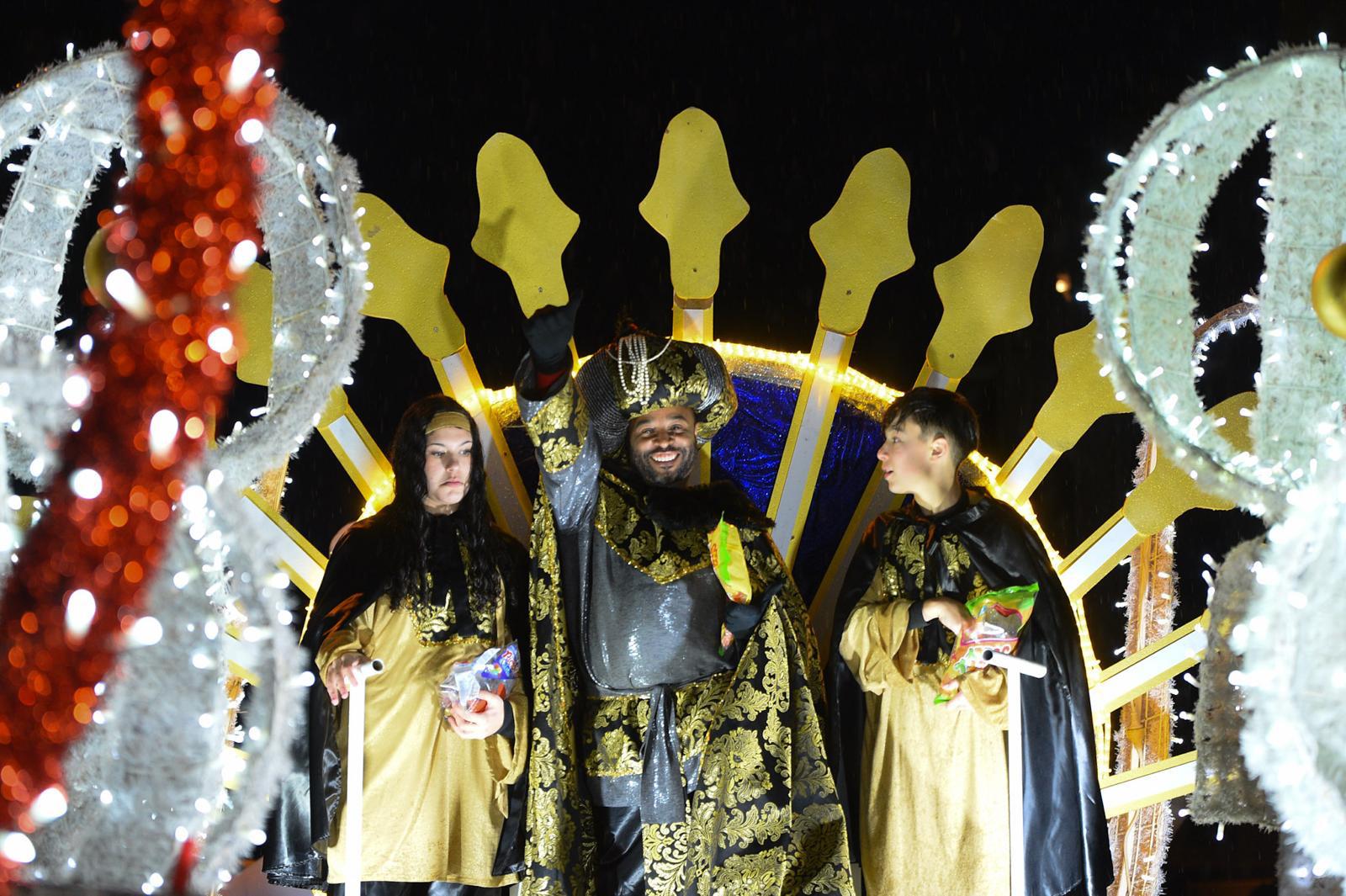 Los ponferradinos reciben a los Reyes Magos y el Mago Chalupa bajo la lluvia 8