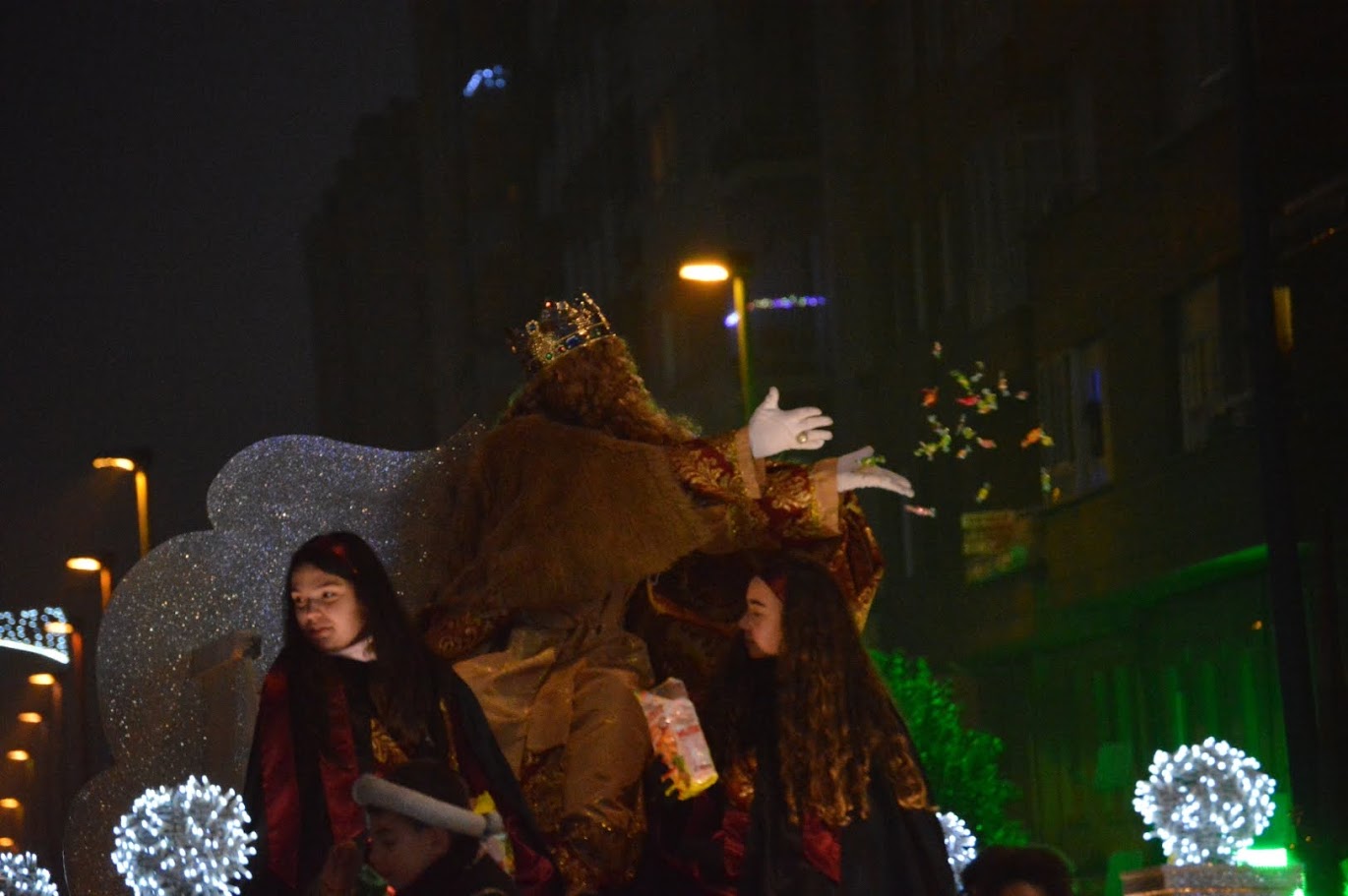 Los ponferradinos reciben a los Reyes Magos y el Mago Chalupa bajo la lluvia 20