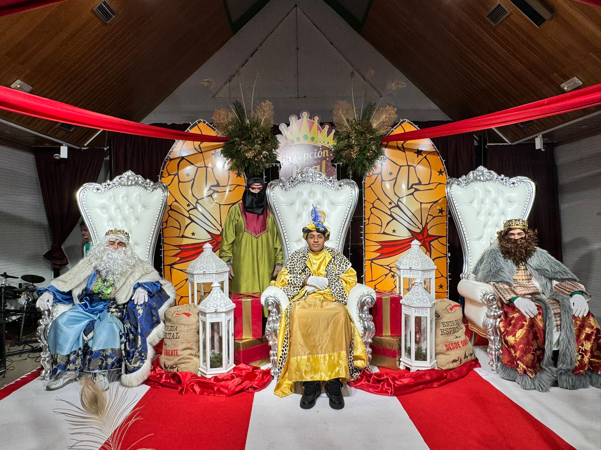 Los Reyes Magos de Oriente recibieron a los niños de los pueblos del municipio de Camponaraya 1