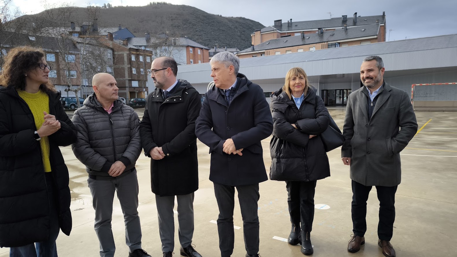 Las instalaciones del colegio de Flores del Sil dispondrán de una cubierta en el patio 1