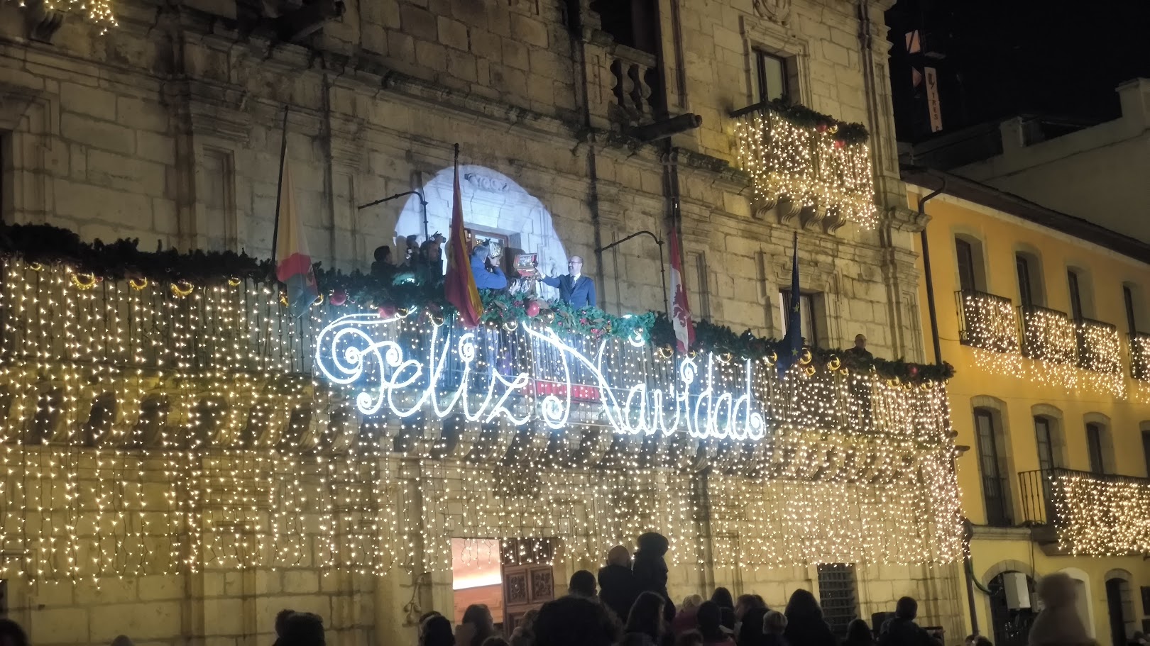 El Mago Chalupa desafía a la lluvia y llega a Ponferrada para cumplir su misión de emisario de los Reyes Magos 7