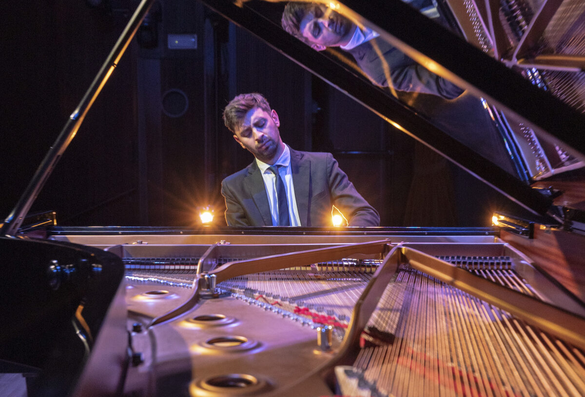 El pianista argentino Franco Broggi y la Camerata Clásica de Ponferrada homenajean al compositor Hugo F. Languasco 1