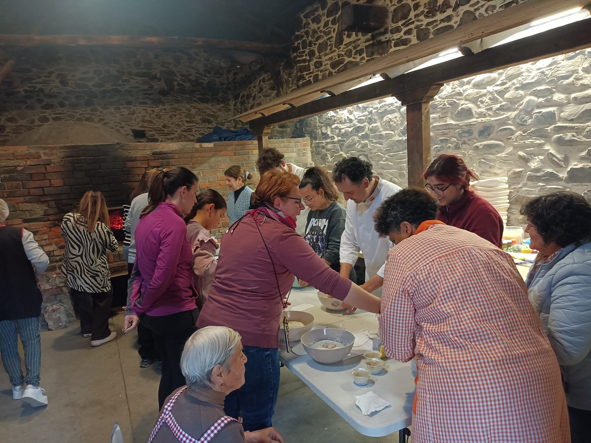 Toral de Merayo inaugura el horno comunal del Nogaledo 1