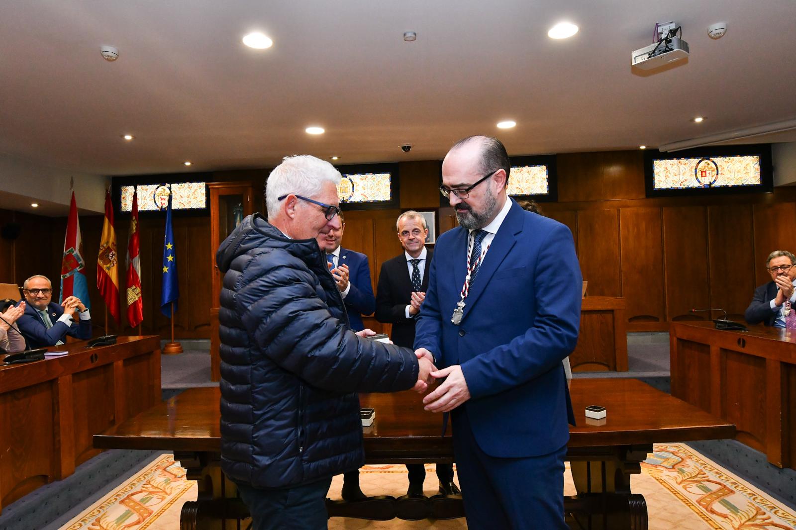 El Ayuntamiento de Ponferrada rinde homenaje a sus jubilados con motivo de Las Candelas 2