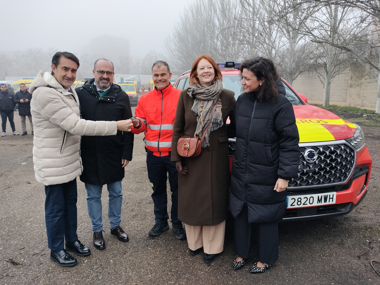 El alcalde de Ponferrada recibe un nuevo vehículo para el S.P.E.I.S. de manos de la Junta de Castilla y León 1