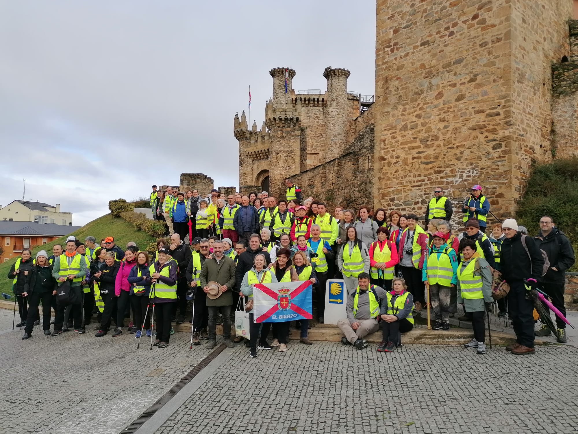 Peregrinos de Vilanova de Arousa inician el Camino de Invierno con una cálida recepción en Ponferrada