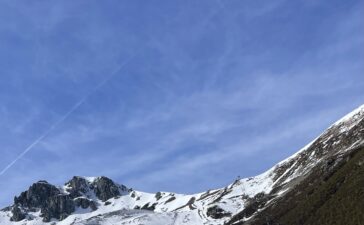 San Isidro registra 3.300 esquiadores este fin de semana pese a la climatología inestable 3