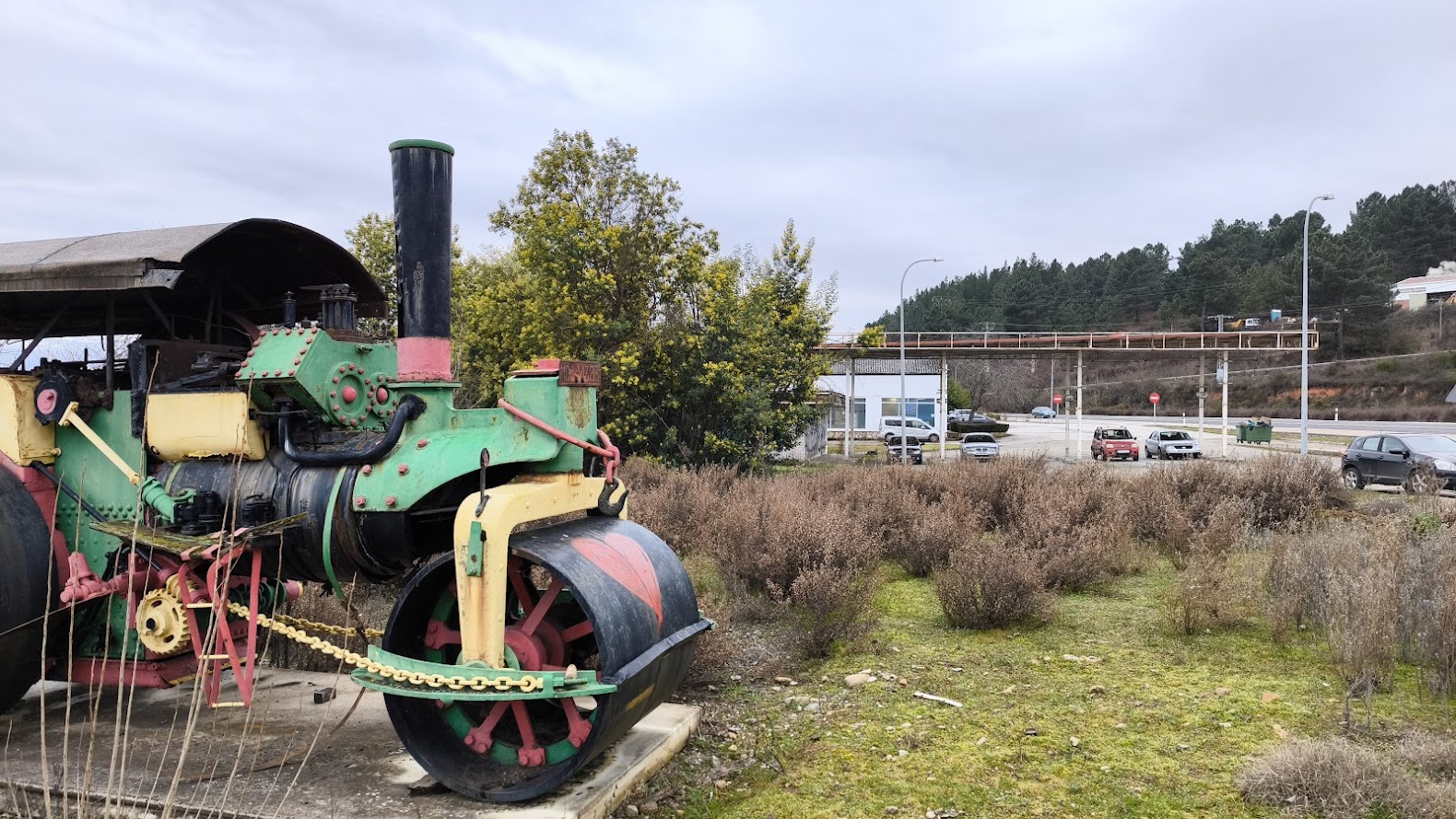 Un siglo de historia en hierro y vapor: La apisonadora que descansa en Montearenas 4