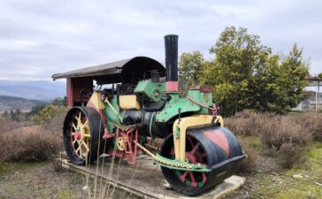 Un siglo de historia en hierro y vapor: La apisonadora que descansa en Montearenas 2