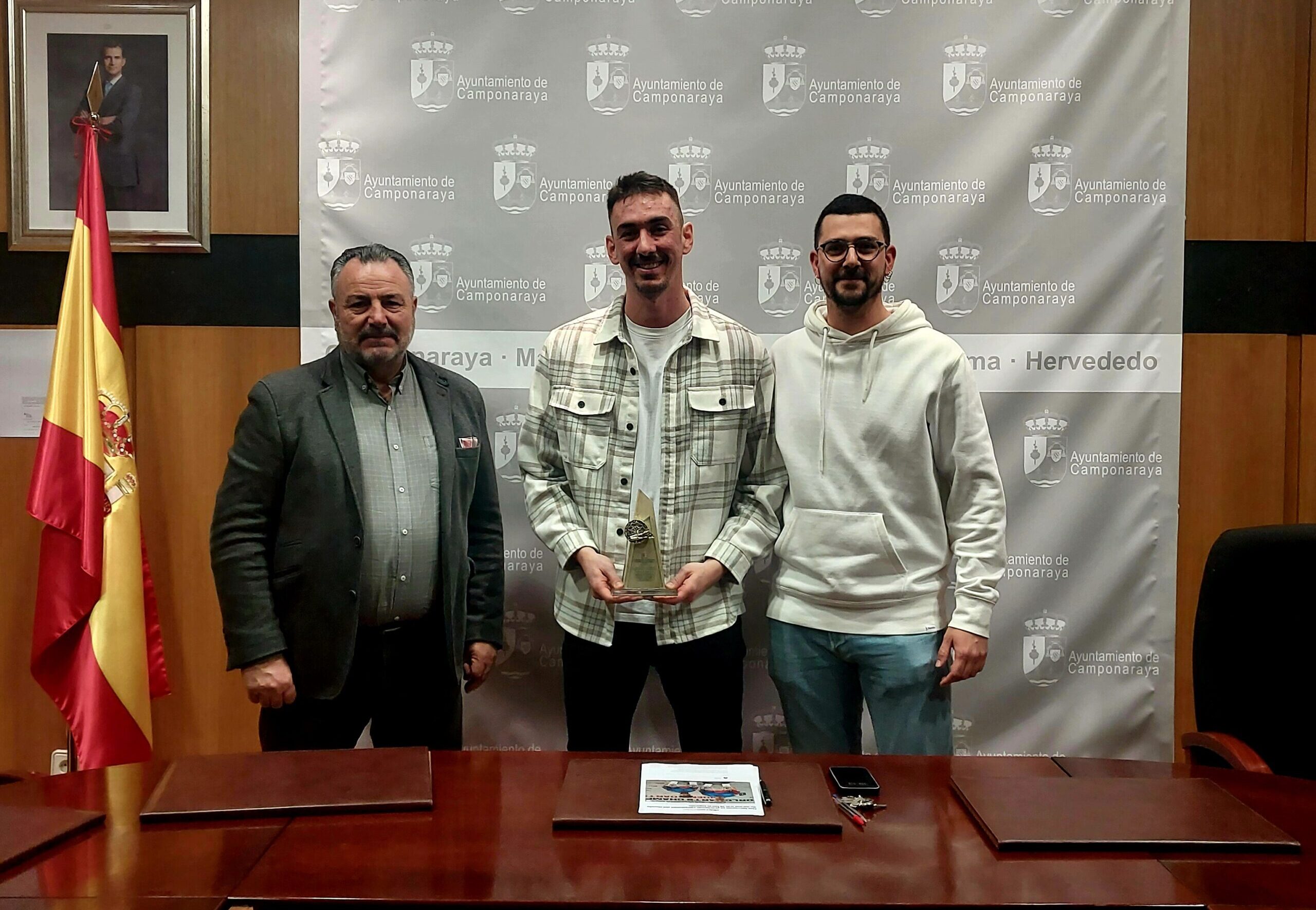 Camponaraya rinde homenaje a Sergio Blanco Bernardo, campeón mundial de dardos en dos modalidades 1