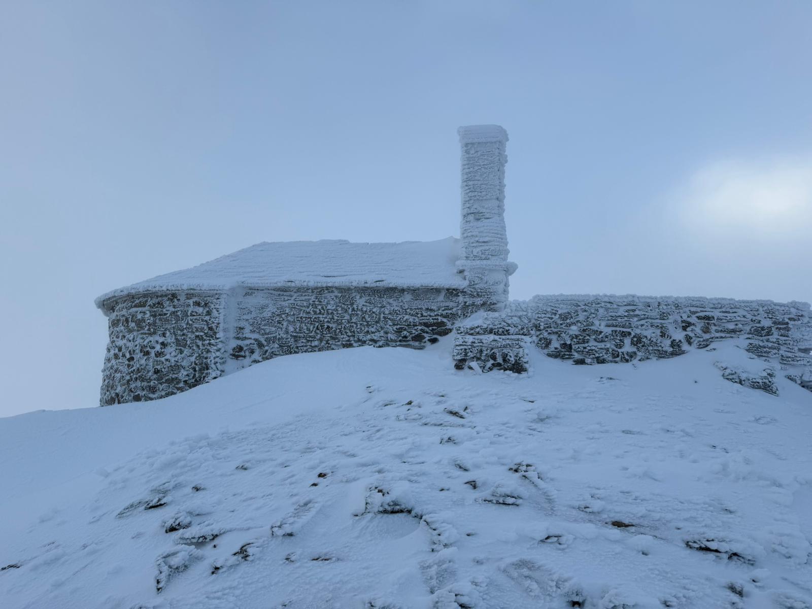 Las bellas imágenes que nos hacen llegar los técnicos de Redytel desde el pico de La Aquiana 22