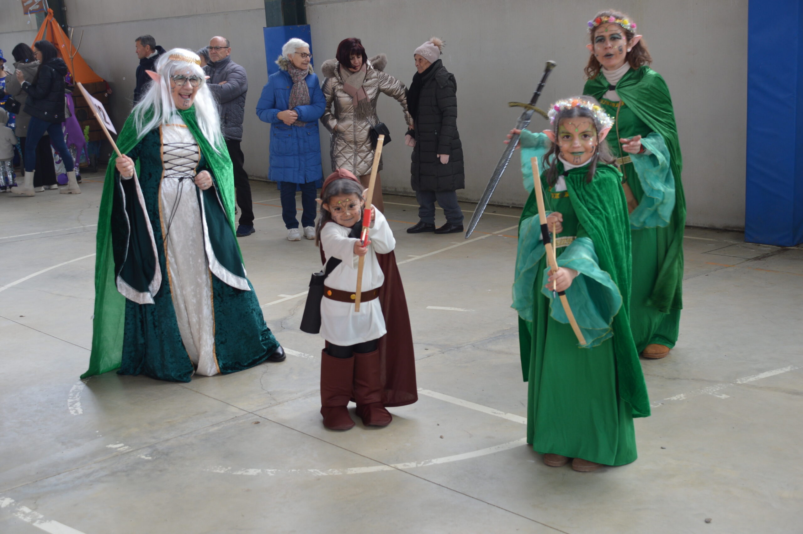 Carnaval 2025 en Cabañas Raras. Las ganas de disfrutar del desfile pueden con el frío 6