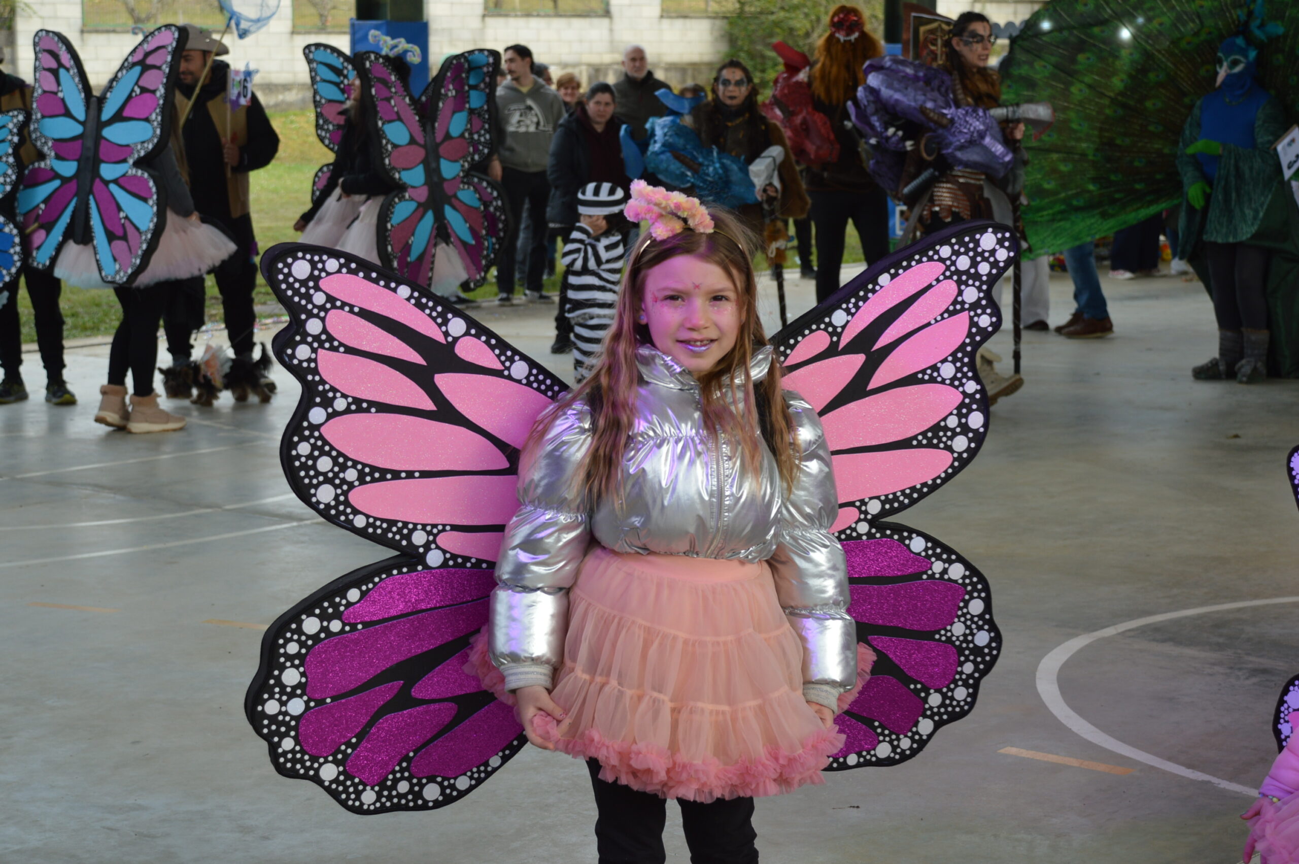 Carnaval 2025 en Cabañas Raras. Las ganas de disfrutar del desfile pueden con el frío 9