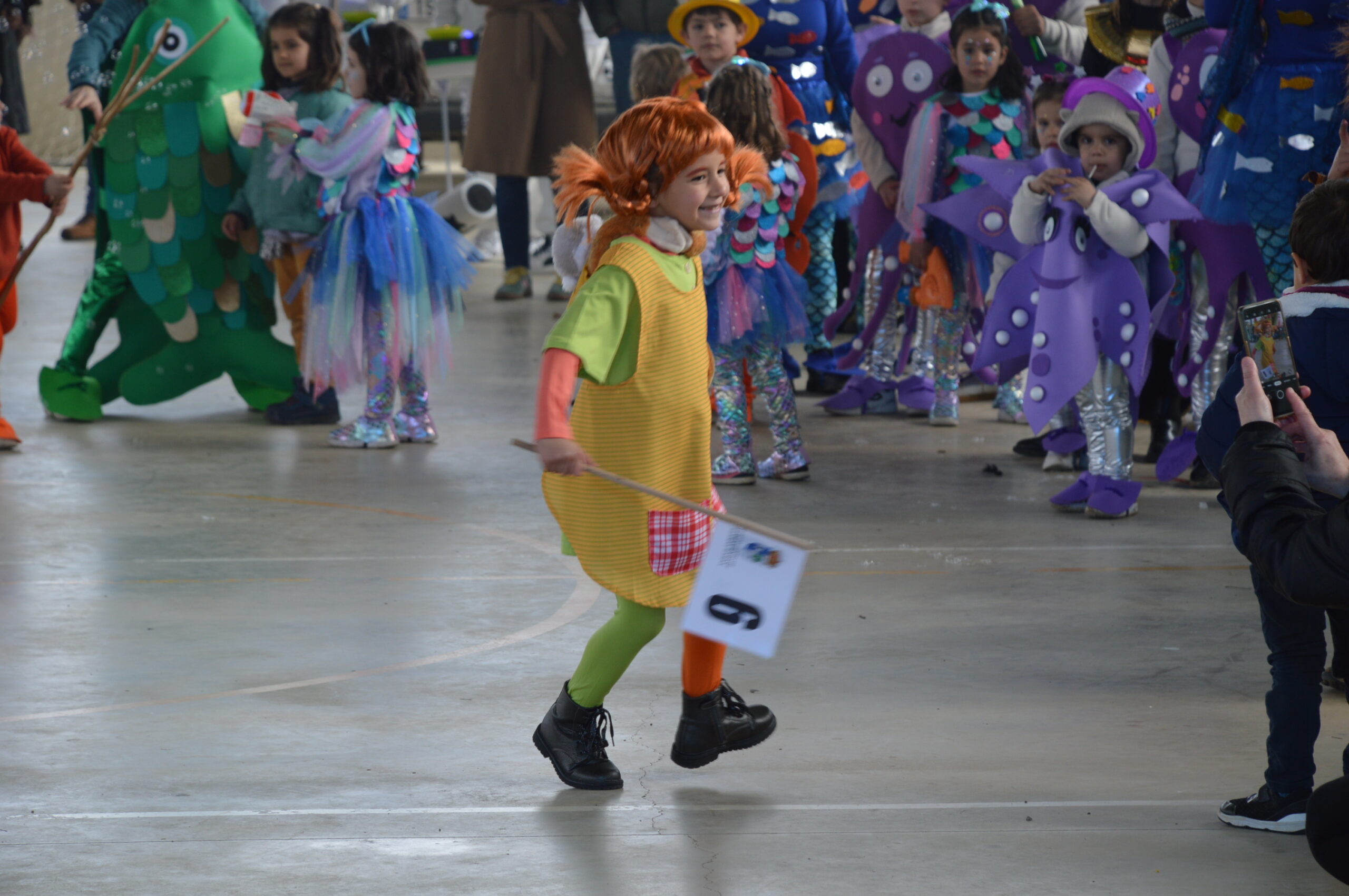 Carnaval 2025 en Cabañas Raras. Las ganas de disfrutar del desfile pueden con el frío 14